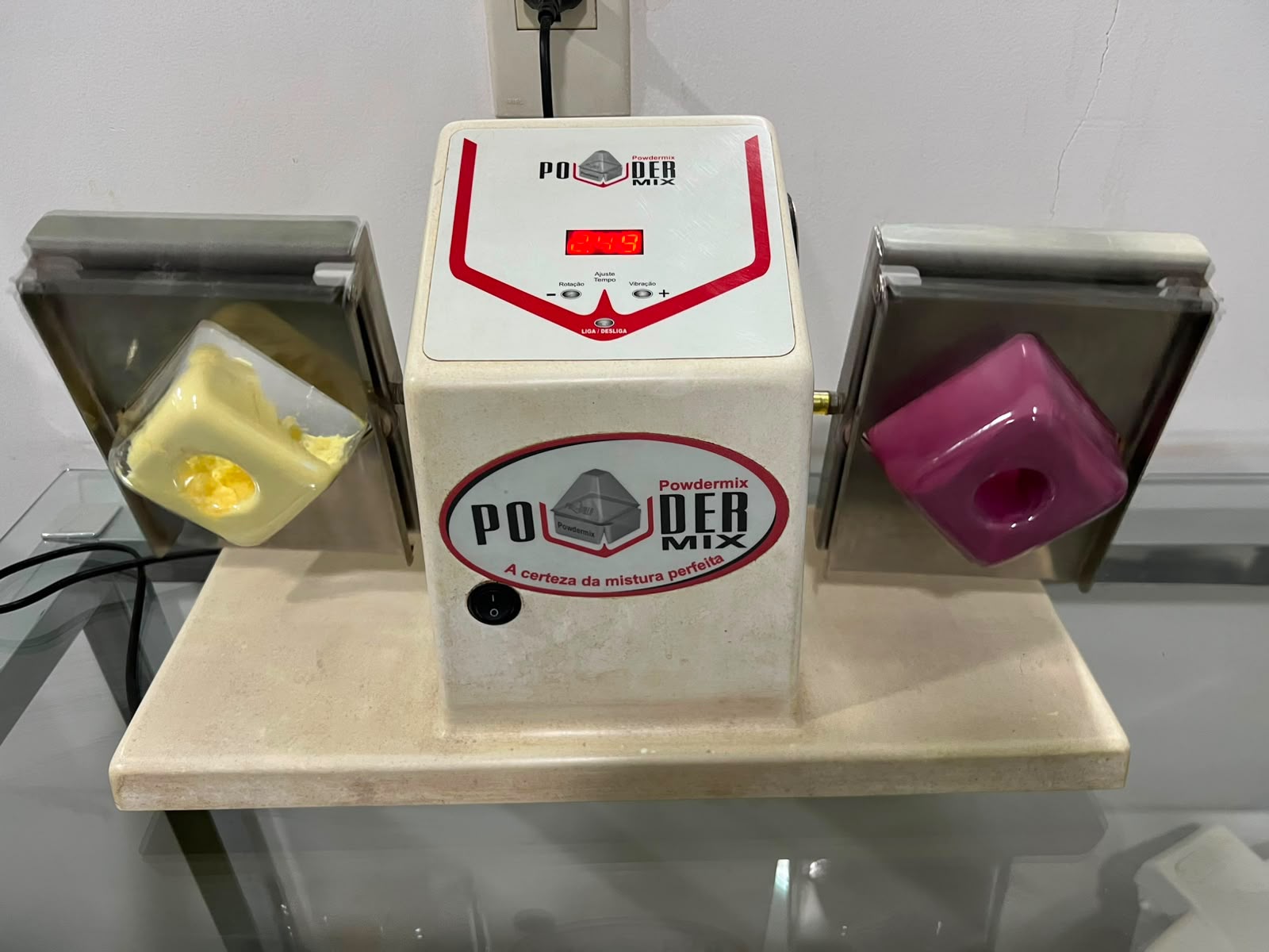 Misturador Powdermix com bases de creme e gel para manipulação